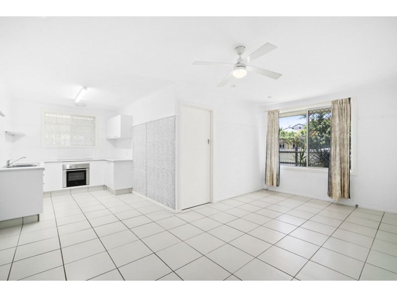 2/8 Phillip Street, Labrador QLD 4215