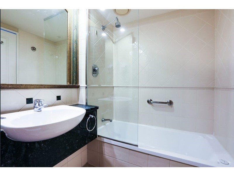 25 Laycock street, Surfers Paradise QLD 4217