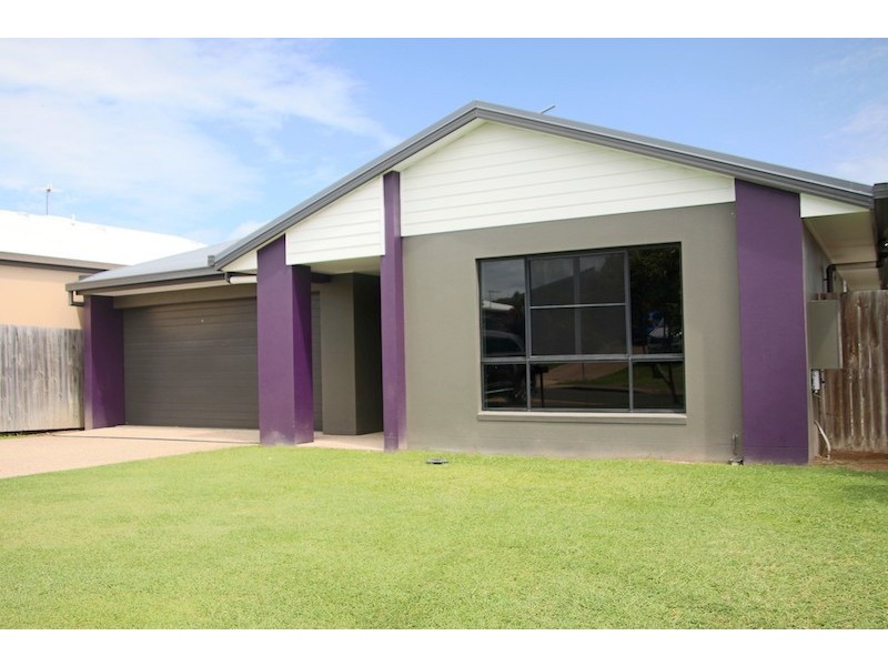 8 Majesty Street, Rural View QLD 4740