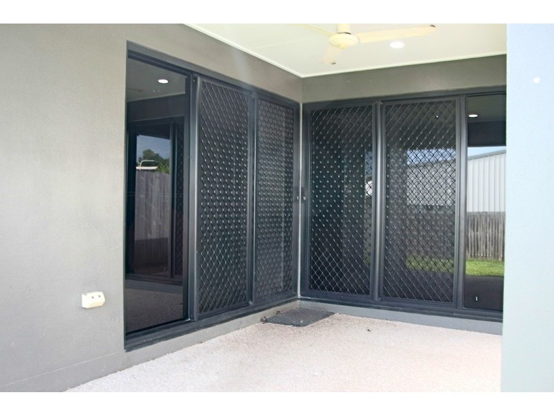 8 Majesty Street, Rural View QLD 4740