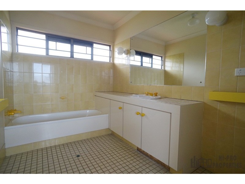 114 Waverly Road, Camp Hill QLD 4152