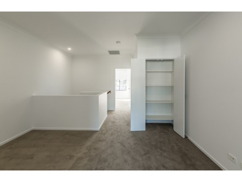 17/33 Sickle Avenue, Hope Island QLD 4212