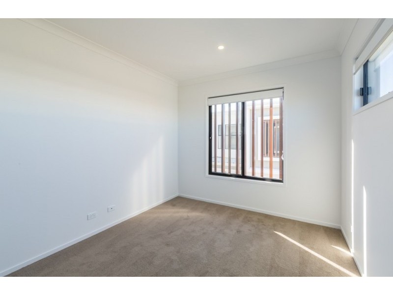 17/33 Sickle Avenue, Hope Island QLD 4212