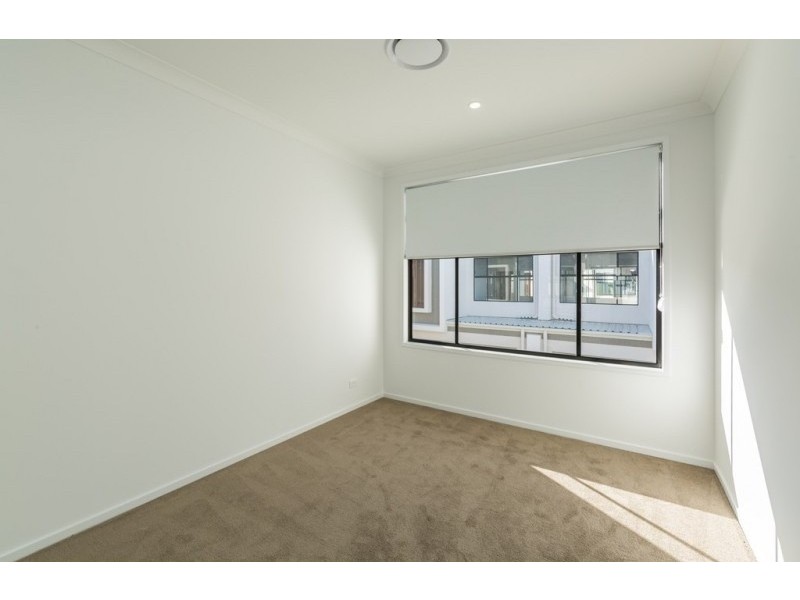 17/33 Sickle Avenue, Hope Island QLD 4212