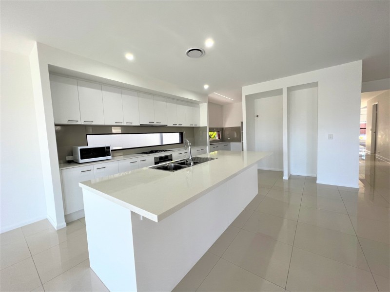 7 Park Cove Boulevard, Hope Island QLD 4212