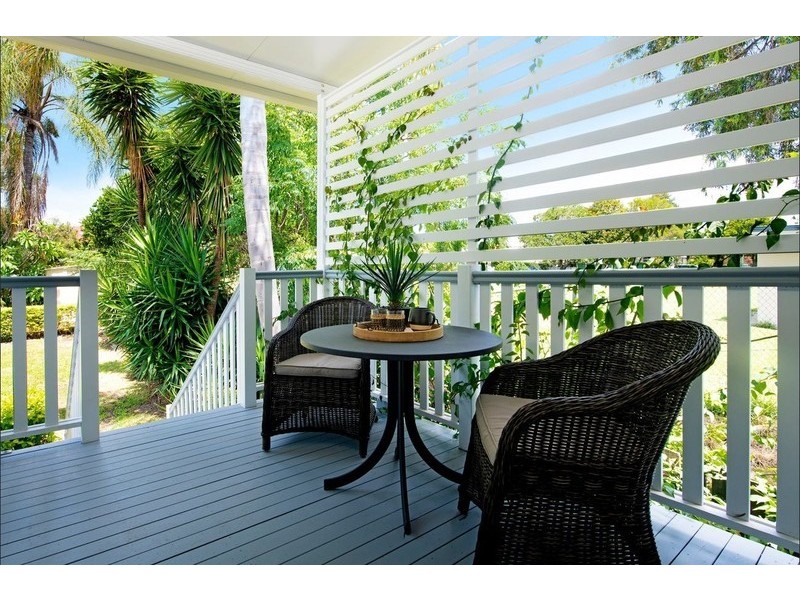 16 Henry Street, Greenslopes QLD 4120