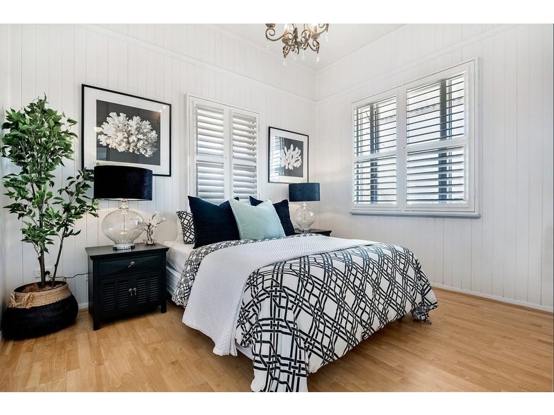 16 Henry Street, Greenslopes QLD 4120