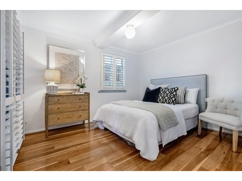 16 Henry Street, Greenslopes QLD 4120