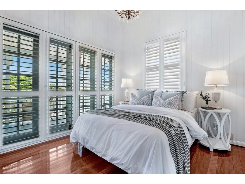 16 Henry Street, Greenslopes QLD 4120