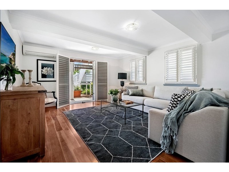 16 Henry Street, Greenslopes QLD 4120