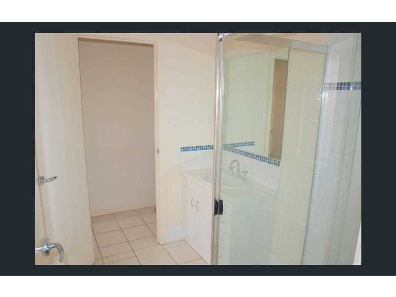 86 Collins, Collingwood Park QLD 4301