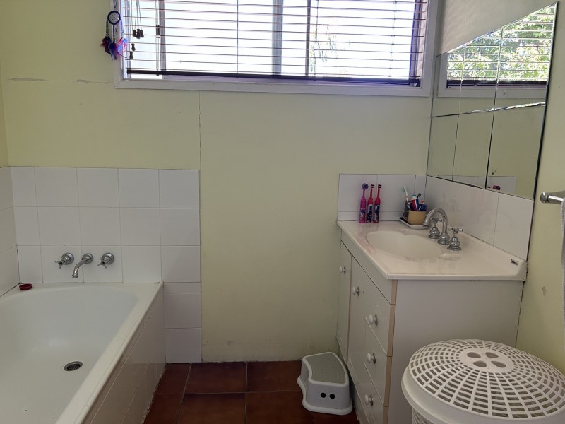 2 Tulloch Street, Middlemount QLD 4746