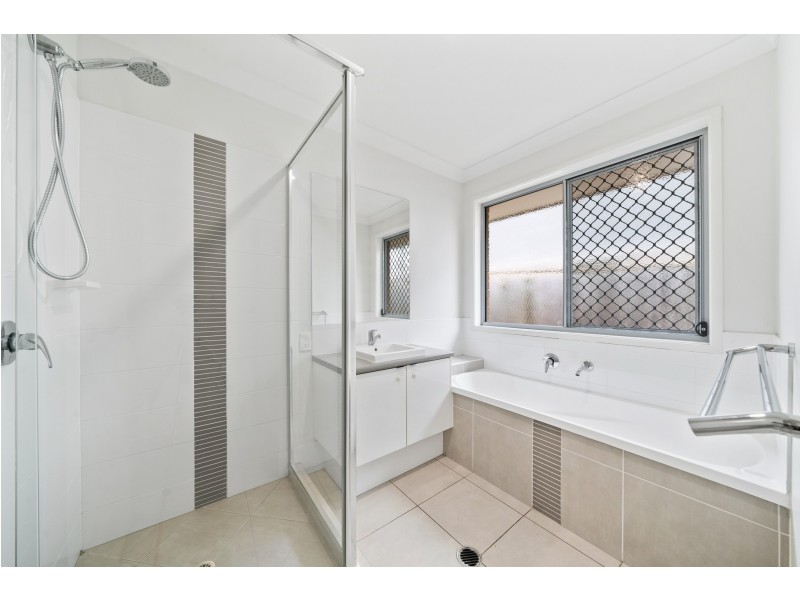 12 Denman Drive, Bundamba QLD 4304