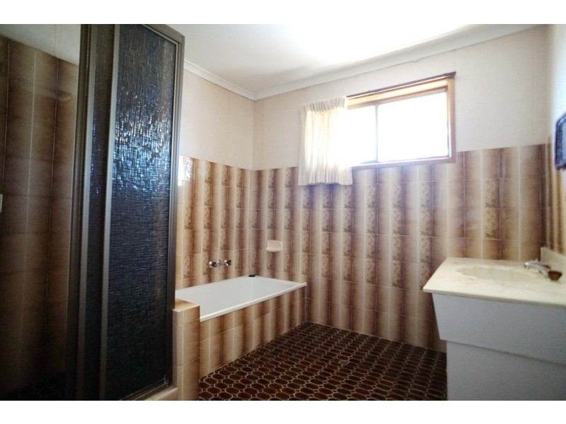 12 Belfairs Street, Robertson QLD 4109