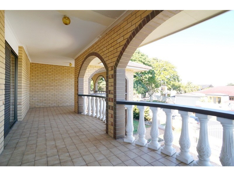 12 Belfairs Street, Robertson QLD 4109