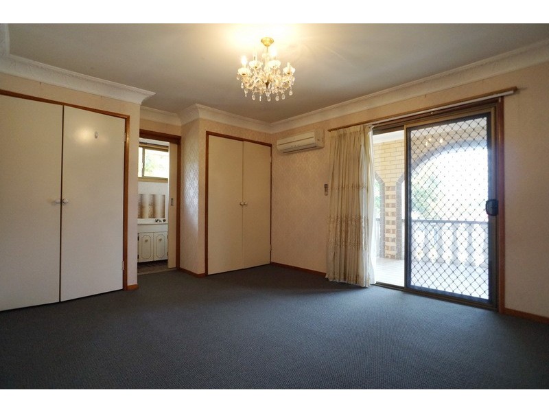 12 Belfairs Street, Robertson QLD 4109