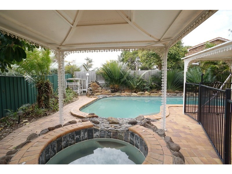 12 Belfairs Street, Robertson QLD 4109