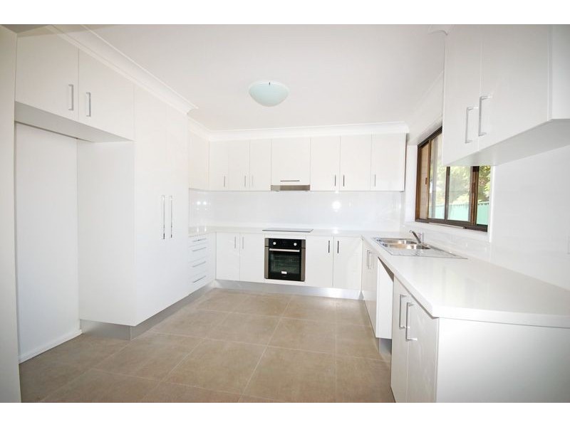 3 Deakin Place, Kirrawee NSW 2232