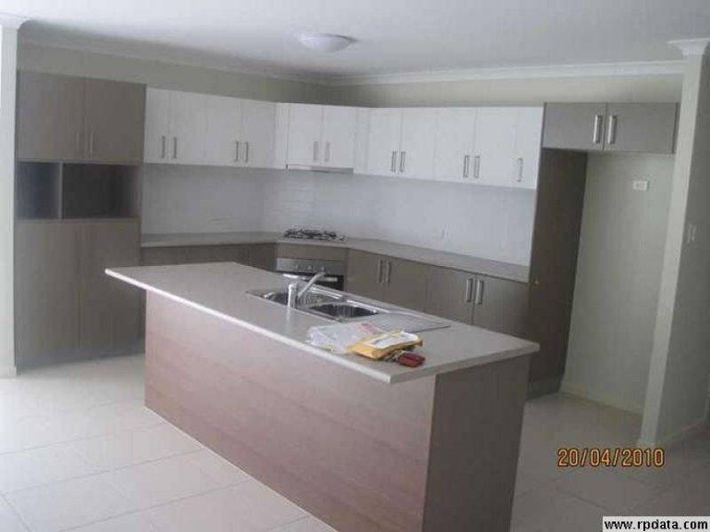 17 Adam Street, Beachmere QLD 4510