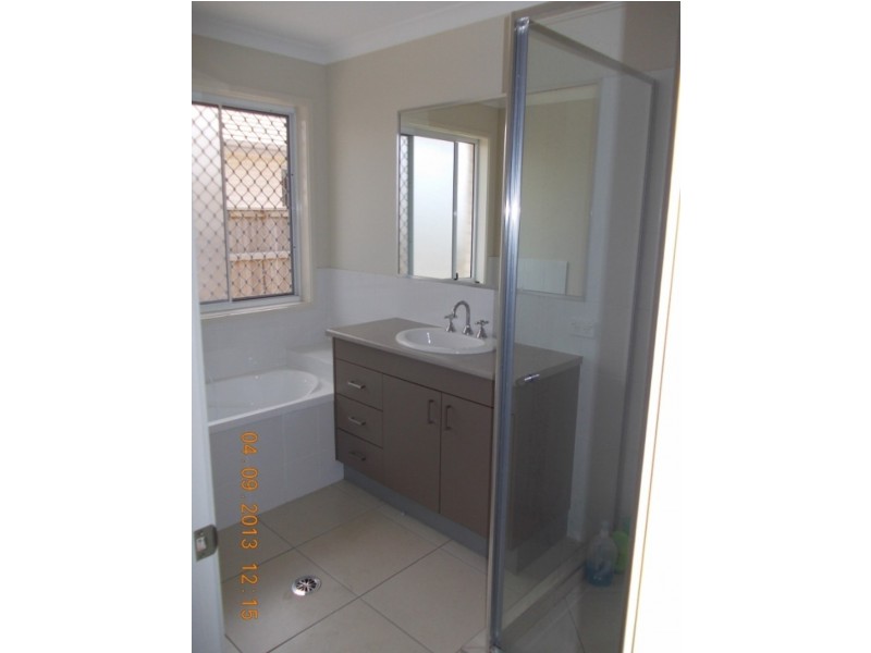 17 Adam Street, Beachmere QLD 4510