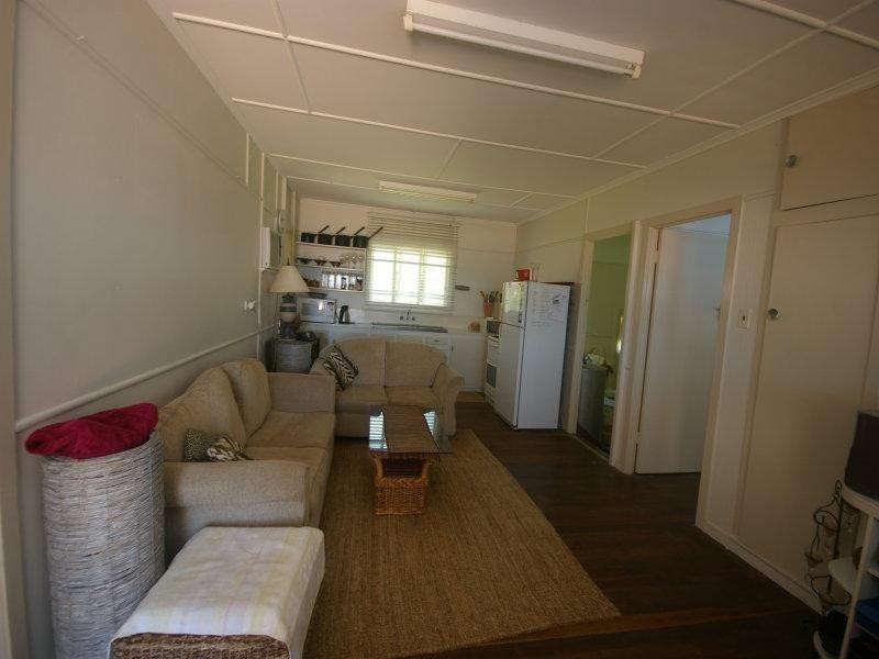 113 Biggs Ave, Beachmere QLD 4510