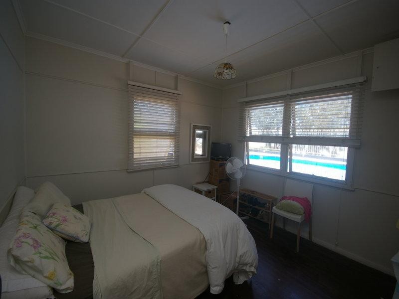 113 Biggs Ave, Beachmere QLD 4510