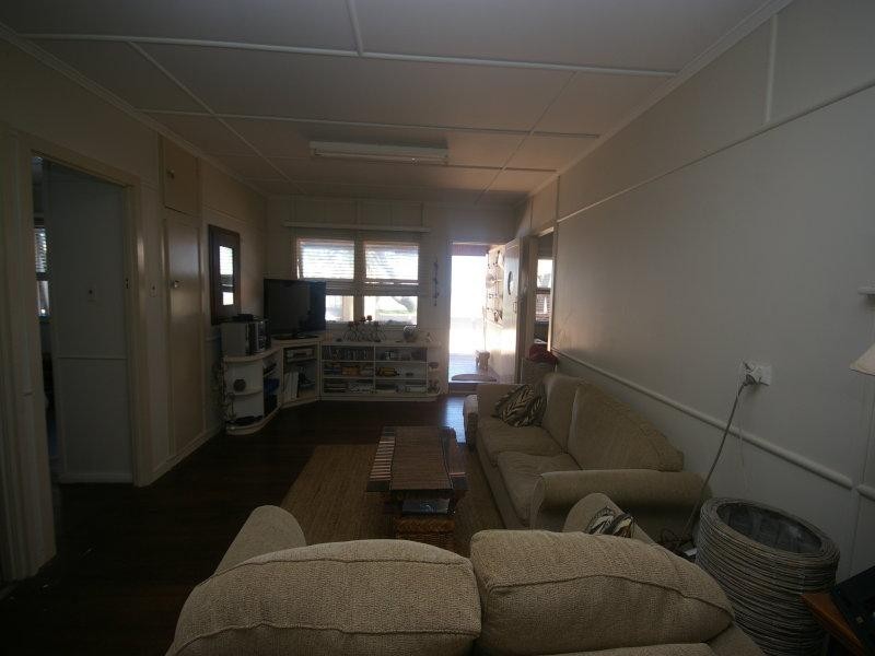 113 Biggs Ave, Beachmere QLD 4510