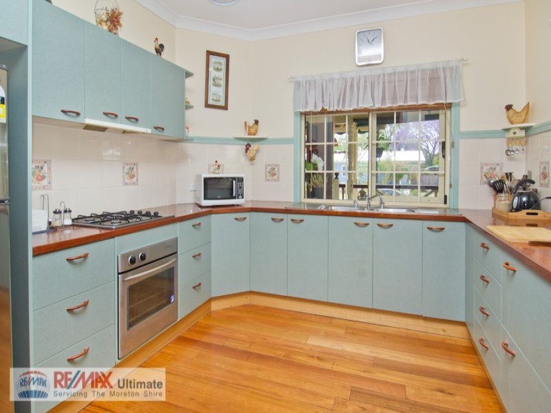 6 Elizabeth St, Beachmere QLD 4510