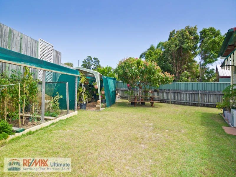 6 Elizabeth St, Beachmere QLD 4510