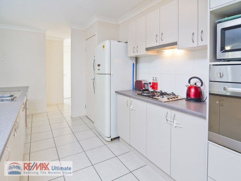 10 Adam Street, Beachmere QLD 4510