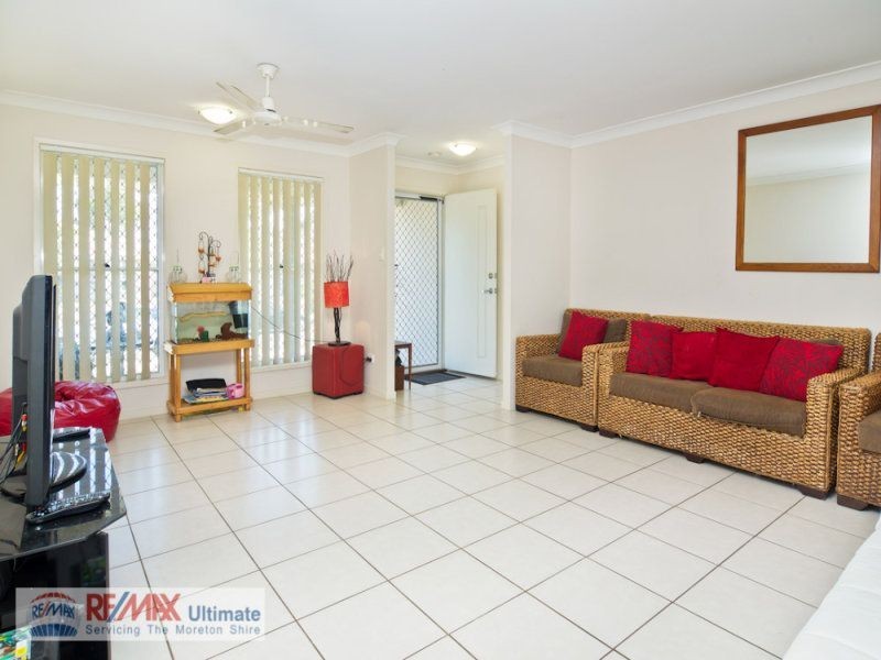 10 Adam Street, Beachmere QLD 4510