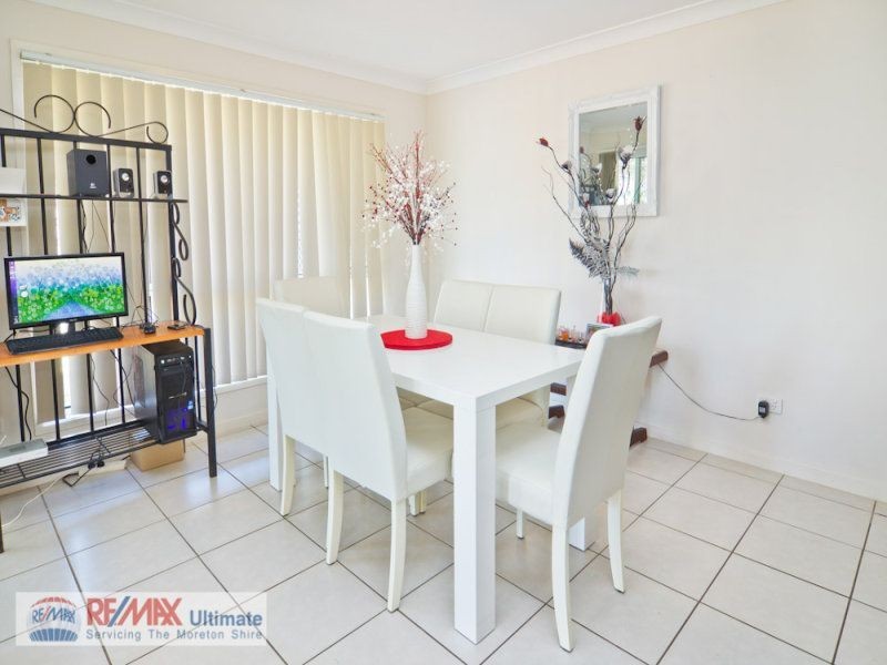 10 Adam Street, Beachmere QLD 4510