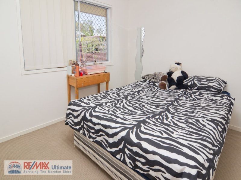 10 Adam Street, Beachmere QLD 4510