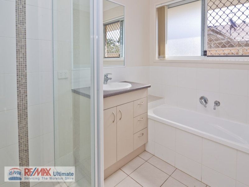 10 Adam Street, Beachmere QLD 4510