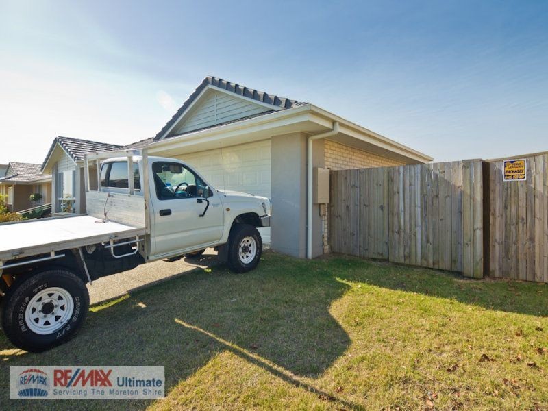 10 Adam Street, Beachmere QLD 4510