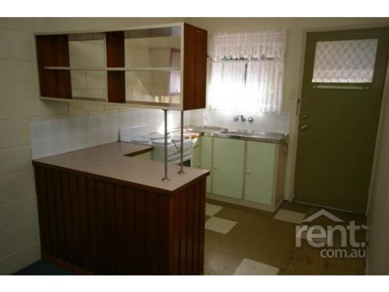 2/64 Coronation Avenue, Beachmere QLD 4510