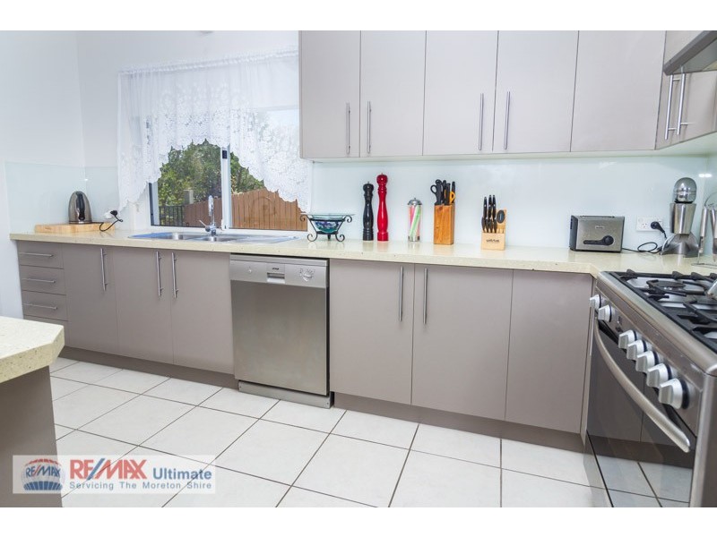 9 Sandheath Place, Ningi QLD 4511