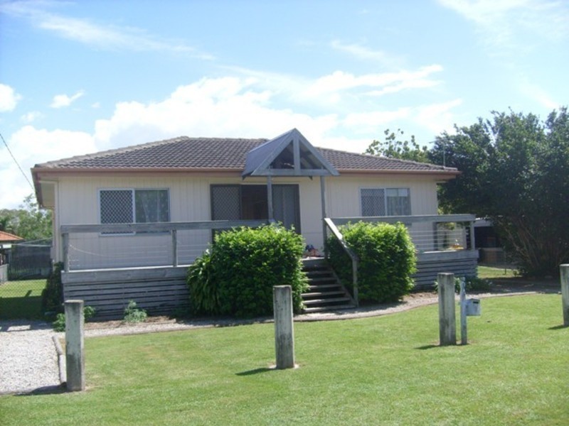 14 Trevor Street, Beachmere QLD 4510