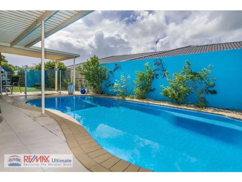 312 Bestmann Road, Sandstone Point QLD 4511