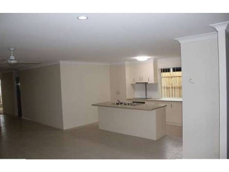 7 Chase Crescent, North Lakes QLD 4509