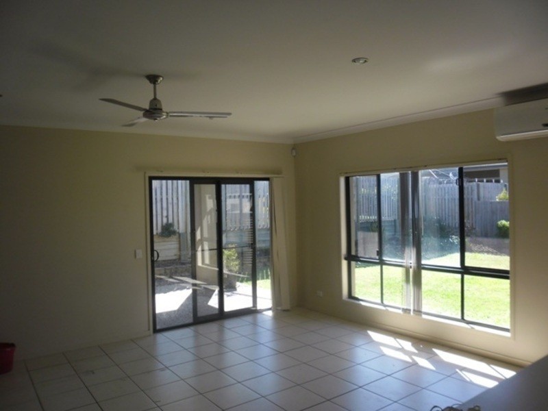 1/4 Player Street, North Lakes QLD 4509