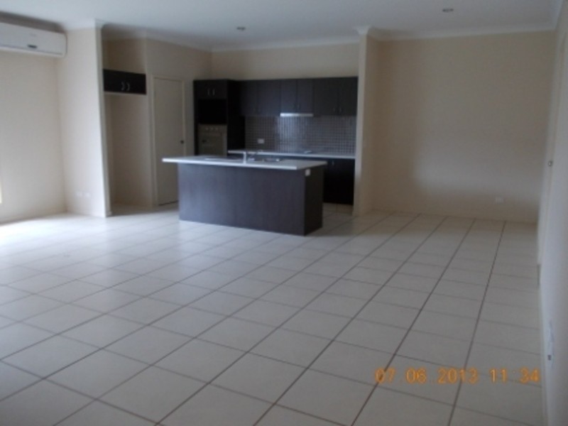 1/4 Player Street, North Lakes QLD 4509