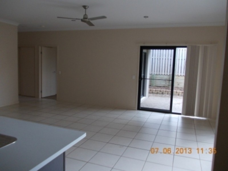 1/4 Player Street, North Lakes QLD 4509
