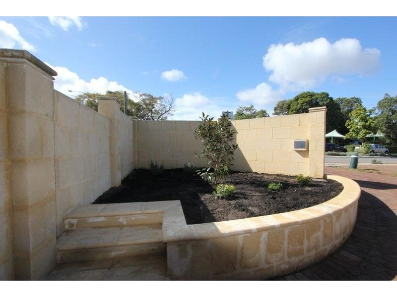 2/203 Labouchere Road, Como WA 6152