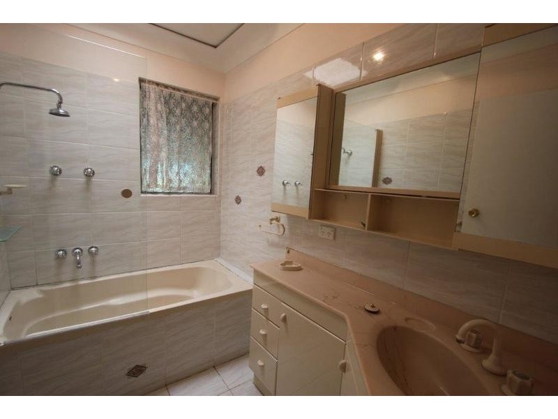 16 Morago Crescent, Cloverdale WA 6105