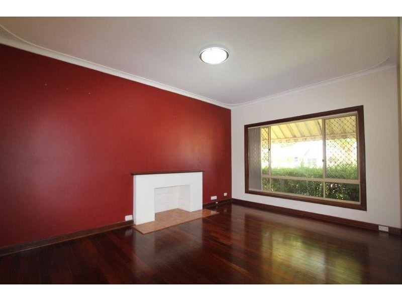 254 Fisher Street, Cloverdale WA 6105