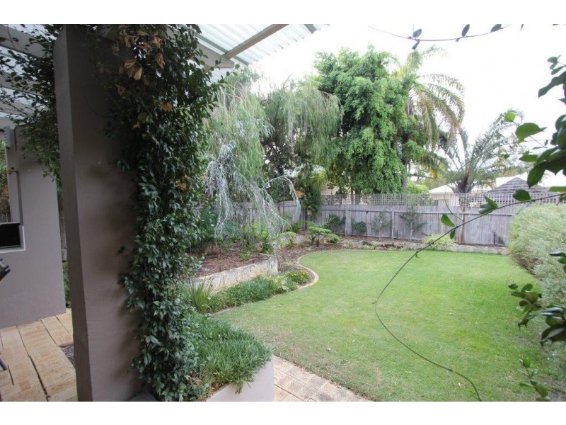 75 Swan Road, Attadale WA 6156