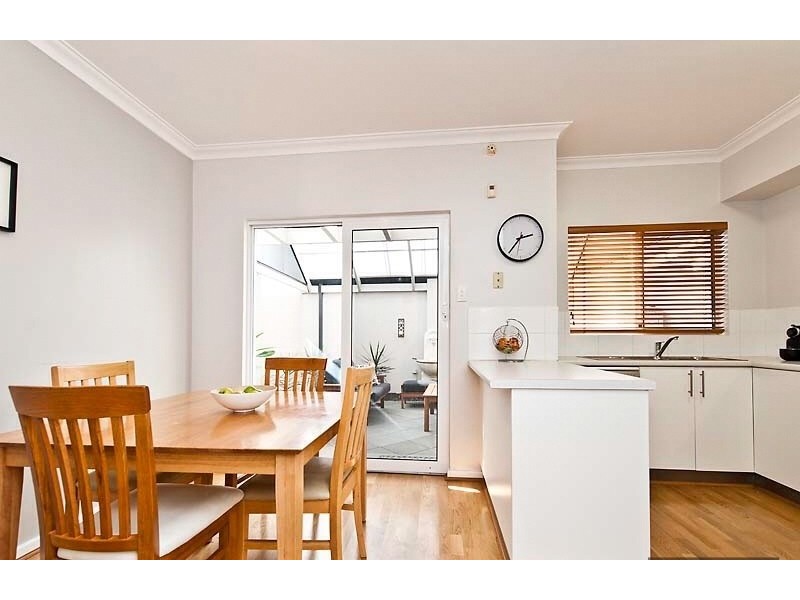 C/4 Stuart Street, Perth WA 6000