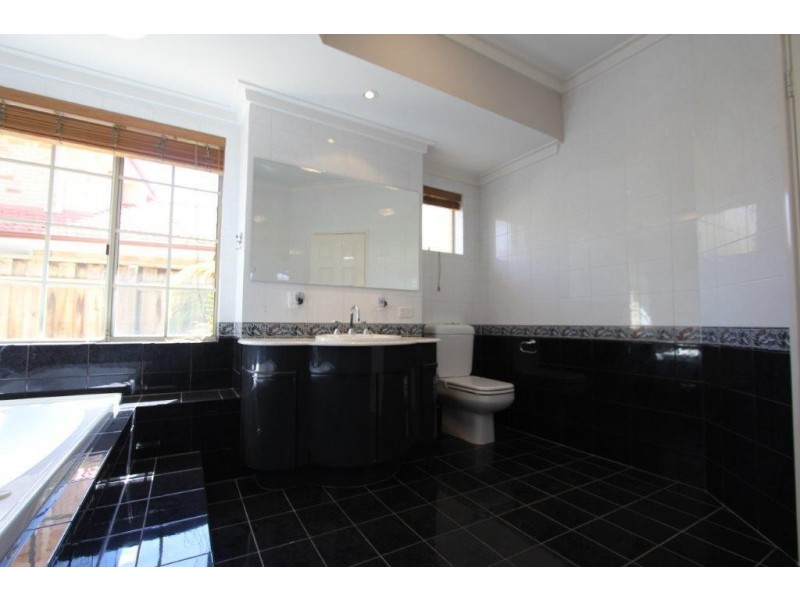 27 Neesham Street, Booragoon WA 6154