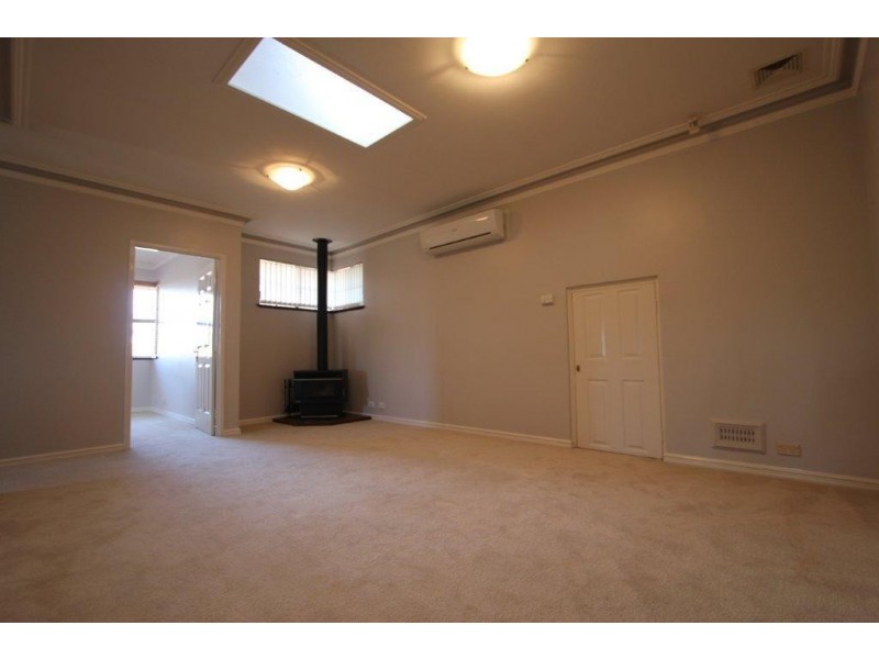 27 Neesham Street, Booragoon WA 6154